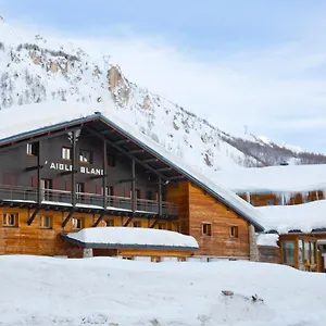 Village De Hotel